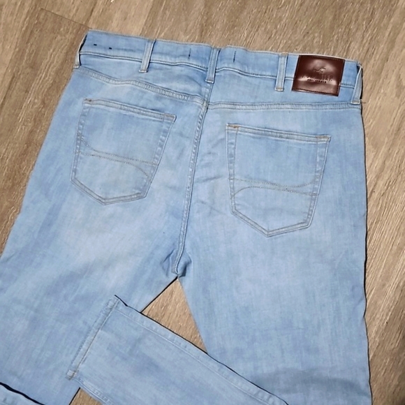 Hollister Jeans - Picture 7 of 7